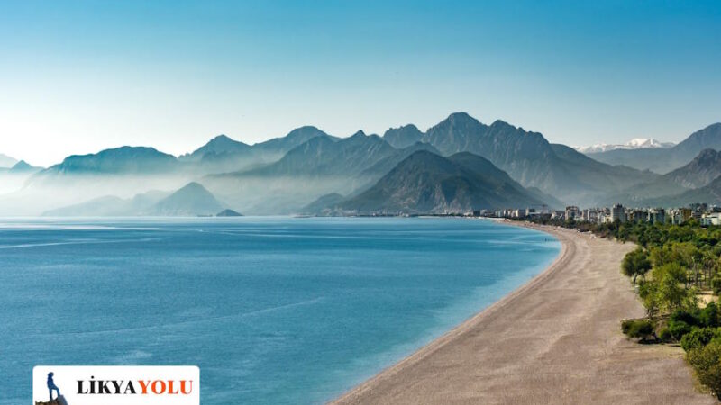 Antalya Konyaaltı Plajı Neden Ünlü, Denizi Nasıl?