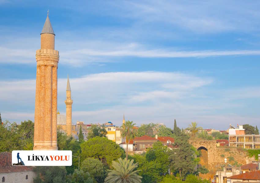 Antalya Yivli Minare Camii'nin Tarihi: Geçmişin İzlerini Keşfedin