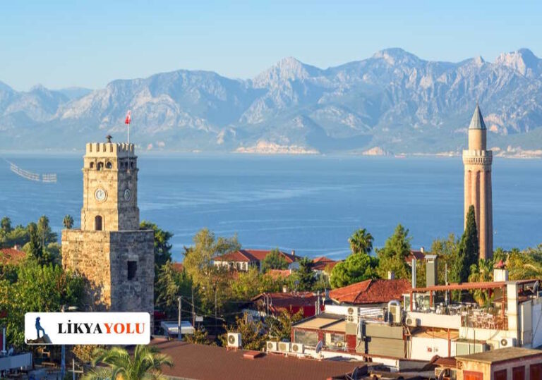Antalya Yivli Minare Camii Tarihi ve Gezi Rehberi
