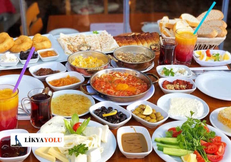 Antalyalılar Kahvaltıda Ne Yer? İşte Antalya’da Sabah Kahvaltısı