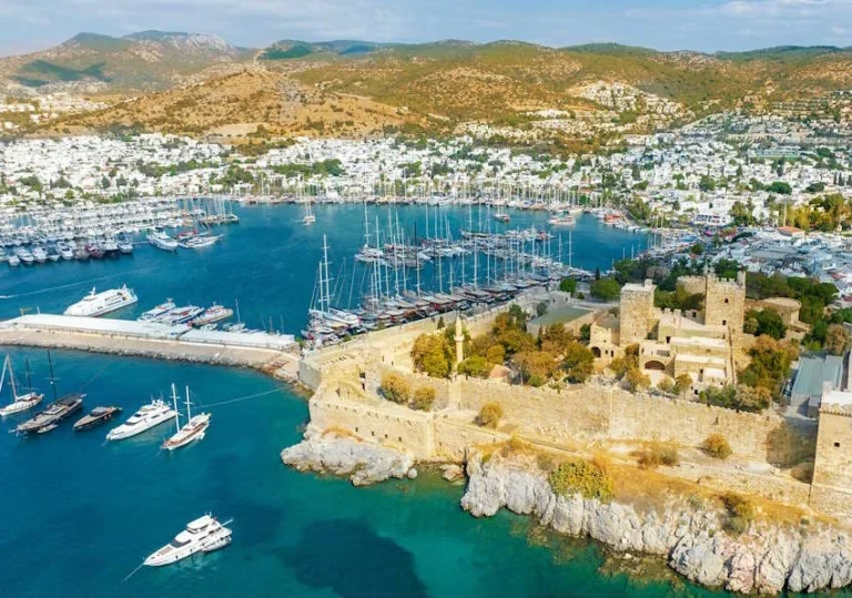 Eylül’de Bodrum ve Çevresi: Gece Hayatından Sakin Koylara Eylül'de Bodrum'a gidilir mi? Bodrum'da Eylül tatili