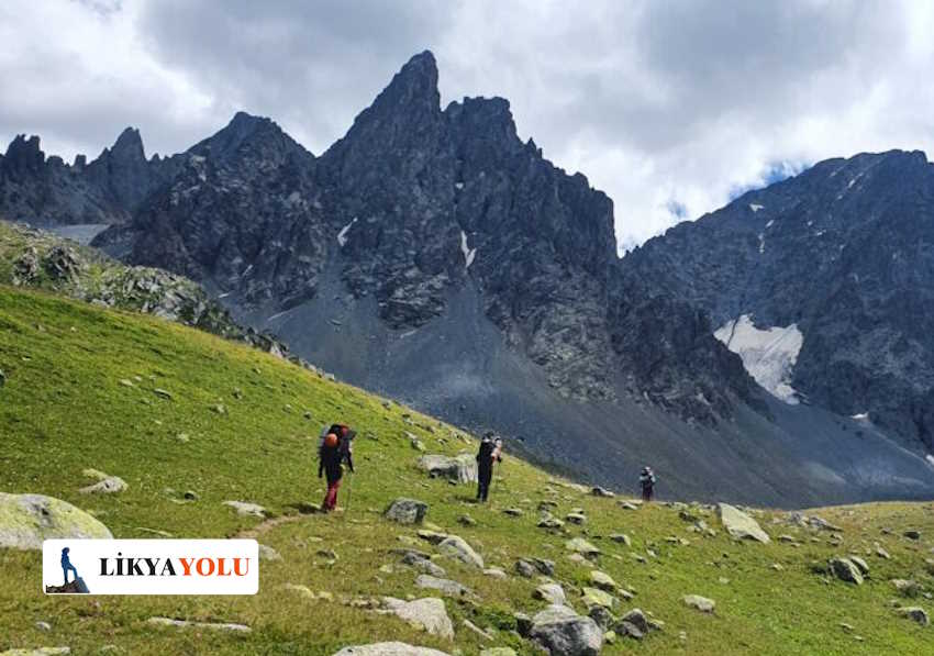 Türkiye'nin En İyi Trekking Rotaları: Kaçkar Dağları Yürüyüşü