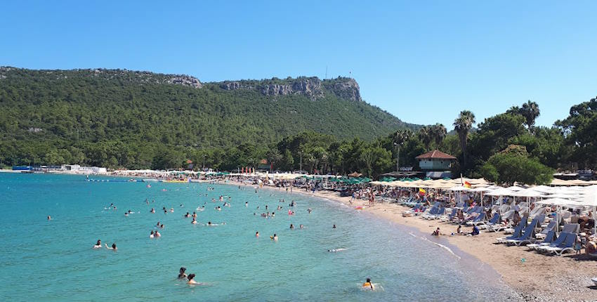 Kemer Ayışığı Plajı Nerededir?