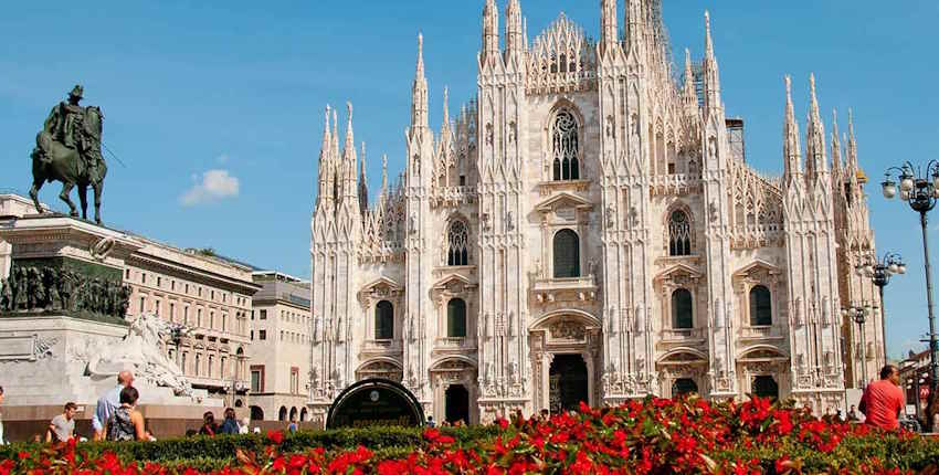 Duomo di Milano: Şehrin Kalbindeki Gotik Mucize