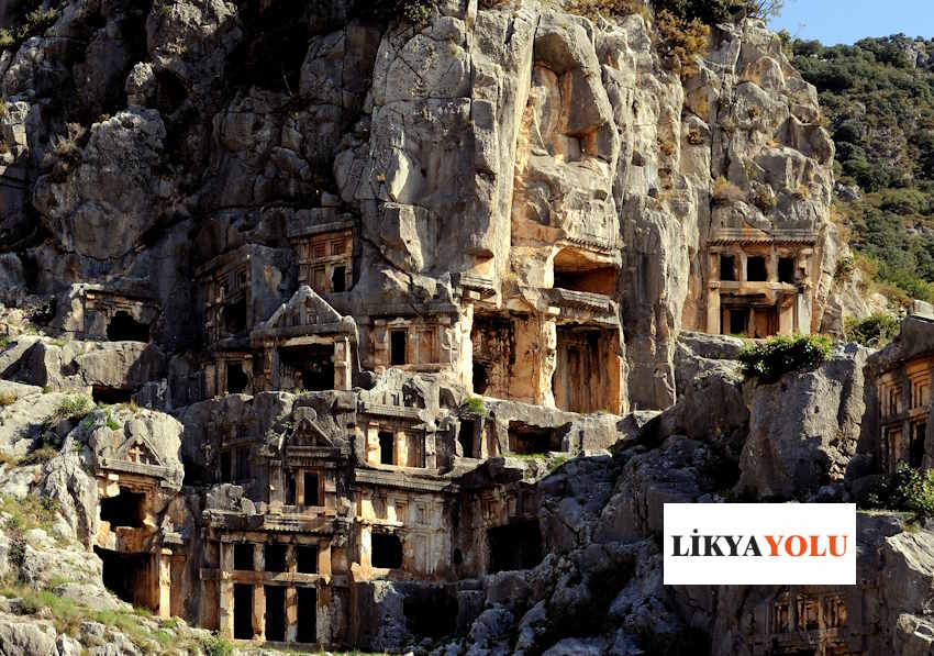 Antalya'da Pazar Günü Gezilecek Yerler - Myra Antik Kenti ve Kaya Mezarları